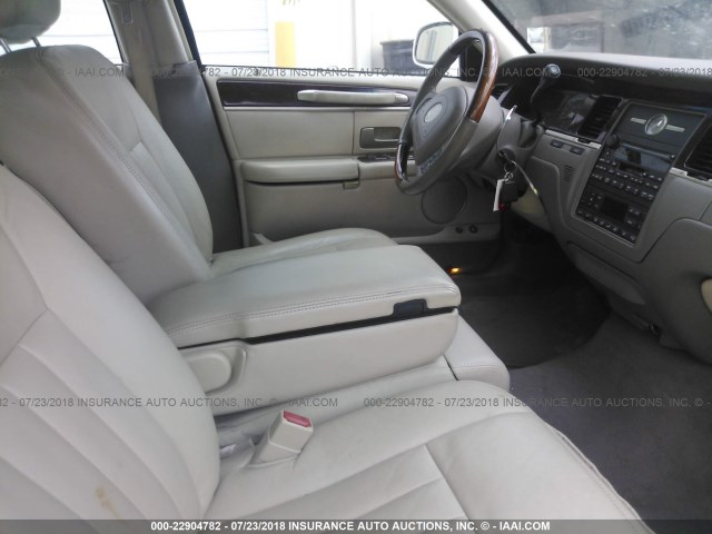 1LNHM81WX4Y629728 - 2004 LINCOLN TOWN CAR EXECUTIVE/SIGNATURE თეთრი ფოტო 5