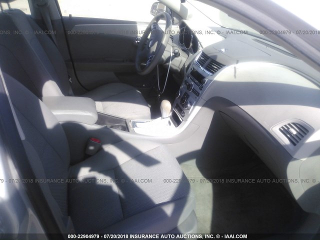 1G1ZH57B89F105909 - 2009 CHEVROLET MALIBU 1LT SILVER photo 5