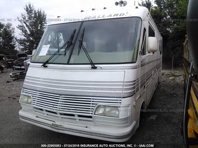 1GBKP37W3K3315090 - 1989 CHEVROLET P30 CREAM photo 2