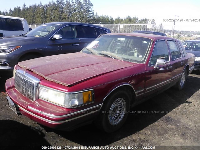 1LNLM82W7RY639035 - 1994 LINCOLN TOWN CAR SIGNATURE/TOURNAMENT RED photo 2