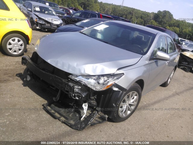 4T1BF1FK4HU402514 - 2017 TOYOTA CAMRY LE/XLE/SE/XSE 银色 照片 2
