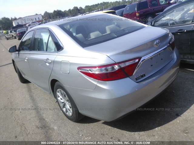 4T1BF1FK4HU402514 - 2017 TOYOTA CAMRY LE/XLE/SE/XSE 银色 照片 3