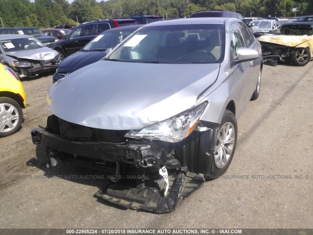4T1BF1FK4HU402514 - 2017 TOYOTA CAMRY LE/XLE/SE/XSE 银色 照片 6