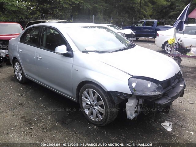 3VWRA7AJXAM060691 - 2010 VOLKSWAGEN JETTA WOLFSBURG 银色 照片 1