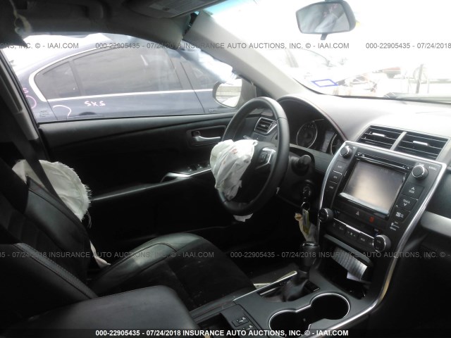 4T1BF1FKXFU005774 - 2015 TOYOTA CAMRY LE/XLE/SE/XSE 黑色 照片 5