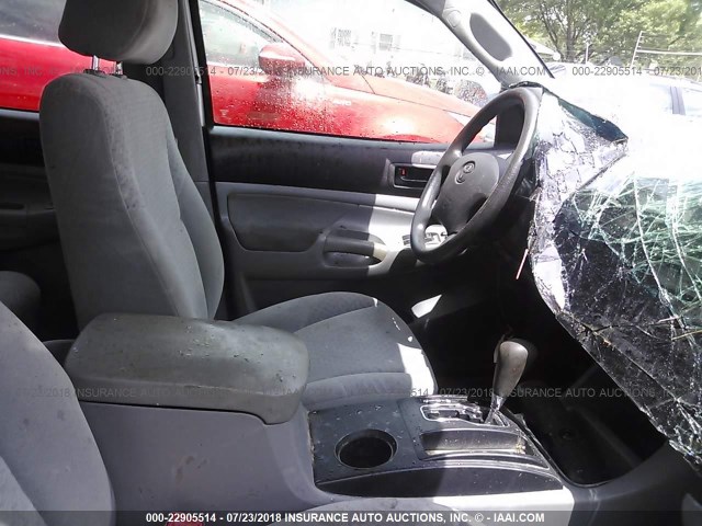 5TELU42N58Z495549 - 2008 TOYOTA TACOMA DOUBLE CAB ვერცხლისფერი ფოტო 5