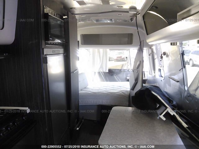 1STKFAG20HJ538564 - 2017 AIRSTREAM INTERNATIO  SILVER photo 5