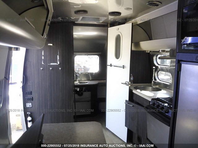 1STKFAG20HJ538564 - 2017 AIRSTREAM INTERNATIO  SILVER photo 8