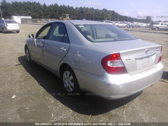 4T1BE32K82U530282 - 2002 TOYOTA CAMRY LE/XLE/SE 银色 照片 3