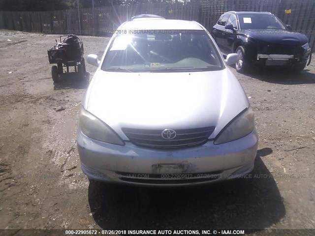 4T1BE32K82U530282 - 2002 TOYOTA CAMRY LE/XLE/SE 银色 照片 6