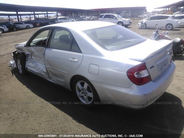 4T1BF30K72U014074 - 2002 TOYOTA CAMRY LE/XLE/SE SILVER photo 3