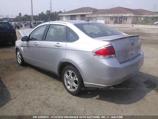 1FAHP36NX9W185371 - 2009 FORD FOCUS SES SILVER photo 3