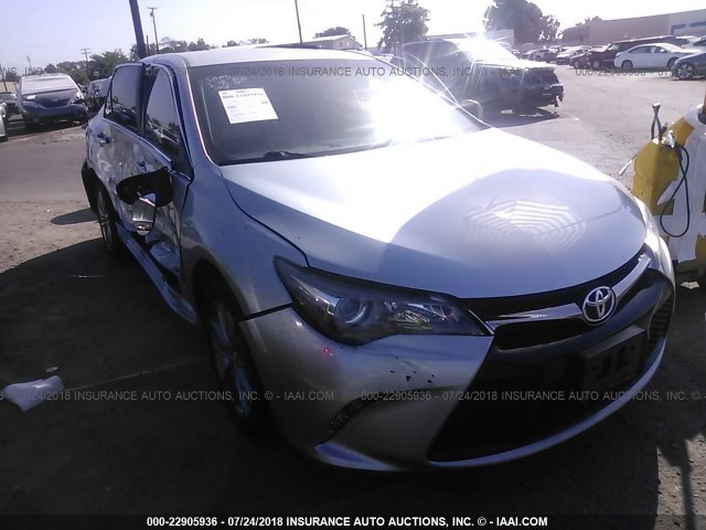 4T1BF1FKXFU048852 - 2015 TOYOTA CAMRY LE/XLE/SE/XSE 银色 照片 1