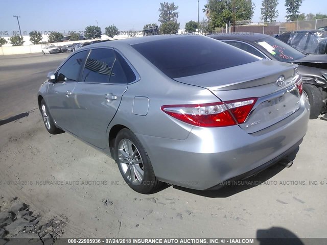 4T1BF1FKXFU048852 - 2015 TOYOTA CAMRY LE/XLE/SE/XSE 银色 照片 3