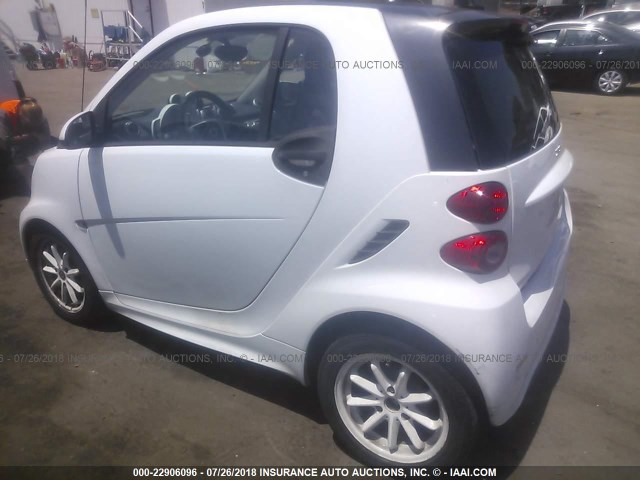 WMEEJ3BA9DK649382 - 2013 SMART FORTWO PURE/PASSION WHITE photo 3