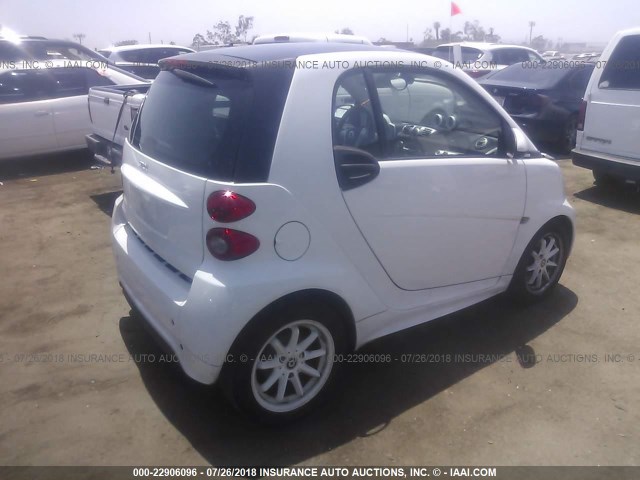 WMEEJ3BA9DK649382 - 2013 SMART FORTWO PURE/PASSION WHITE photo 4