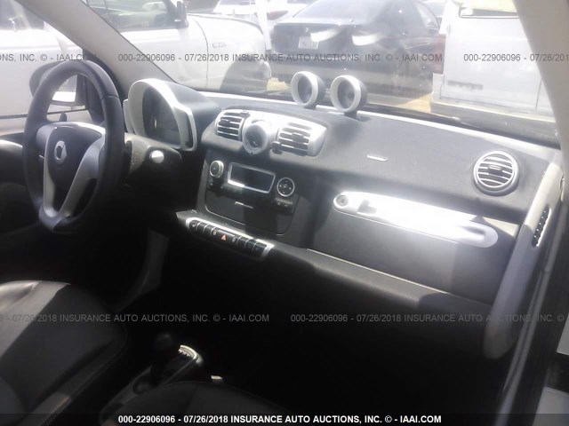 WMEEJ3BA9DK649382 - 2013 SMART FORTWO PURE/PASSION WHITE photo 5