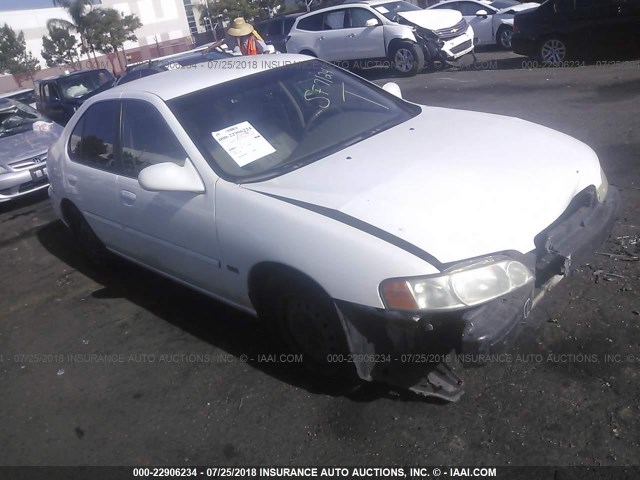 1N4DL01D01C220707 - 2001 NISSAN ALTIMA XE/GXE/SE WHITE photo 1