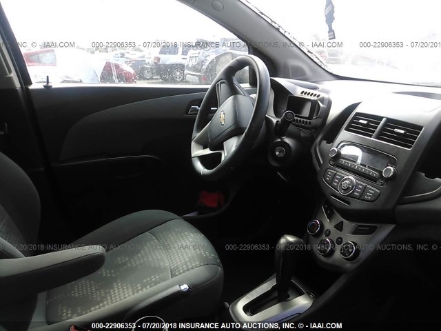 1G1JA5SH5C4218880 - 2012 CHEVROLET SONIC LS 黑色 照片 5