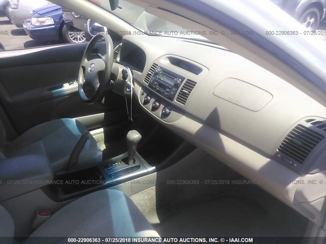 JTDBE32K430156248 - 2003 TOYOTA CAMRY LE/XLE 白色 照片 5