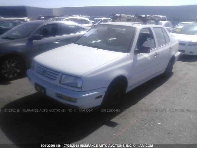 3VWWB81H6TM111285 - 1996 VOLKSWAGEN JETTA TREK WHITE photo 2