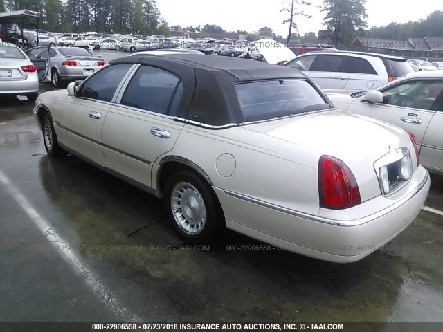 1LNHM83W8XY620866 - 1999 LINCOLN TOWN CAR CARTIER BEIGE photo 3