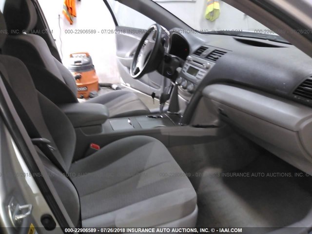 4T1BF3EK2AU008691 - 2010 TOYOTA CAMRY SE/LE/XLE 银色 照片 5