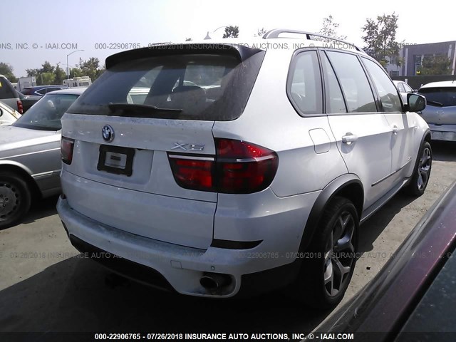 5UXZW0C5XBL657580 - 2011 BMW X5 XDRIVE35D Biały zdjęcie 4