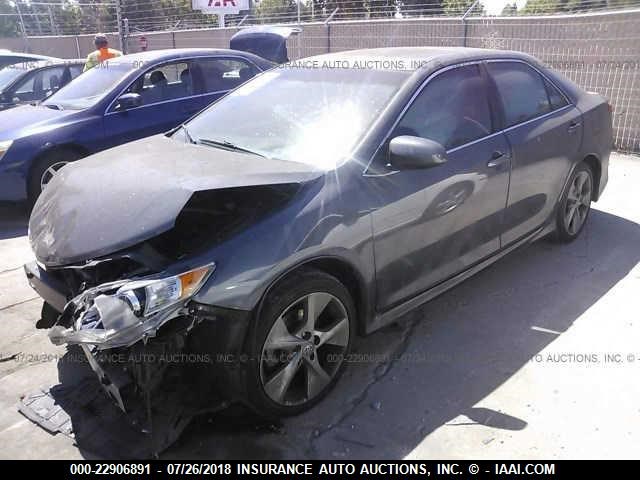 4T1BK1FK6CU518107 - 2012 TOYOTA CAMRY SE/XLE GRAY photo 2