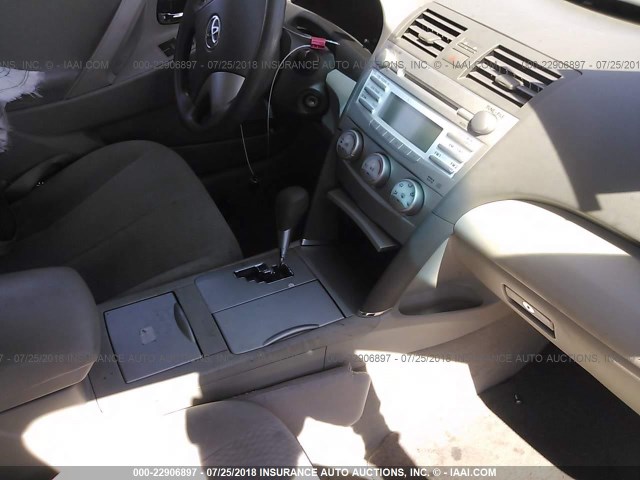 4T1BF3EK5BU584986 - 2011 TOYOTA CAMRY SE/LE/XLE მწვანე ფოტო 5