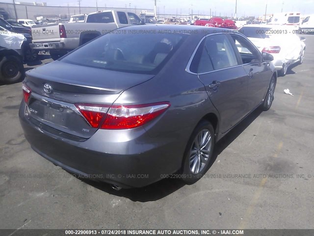 4T1BF1FKXFU024521 - 2015 TOYOTA CAMRY LE/XLE/SE/XSE GRAY photo 4