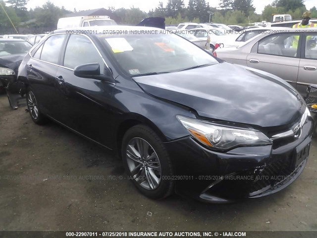 4T1BF1FK8HU339837 - 2017 TOYOTA CAMRY LE/XLE/SE/XSE 黑色 照片 1