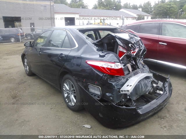 4T1BF1FK8HU339837 - 2017 TOYOTA CAMRY LE/XLE/SE/XSE 黑色 照片 3