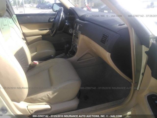 JF1SG65634H757492 - 2004 SUBARU FORESTER 2.5XS ოქროსფერი ფოტო 5
