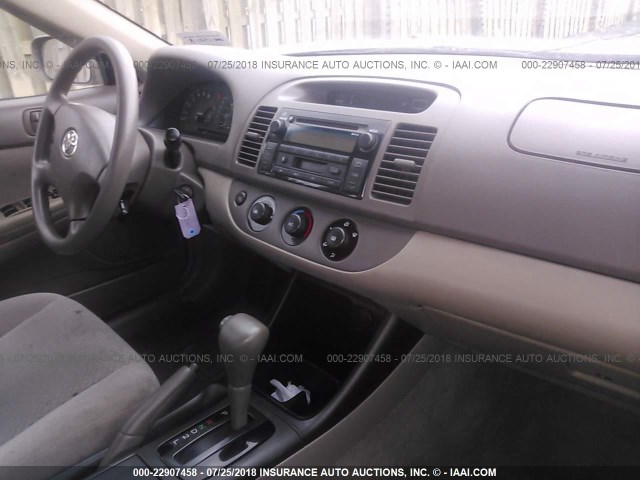 4T1BE32K74U348642 - 2004 TOYOTA CAMRY LE/XLE/SE 金色 照片 5
