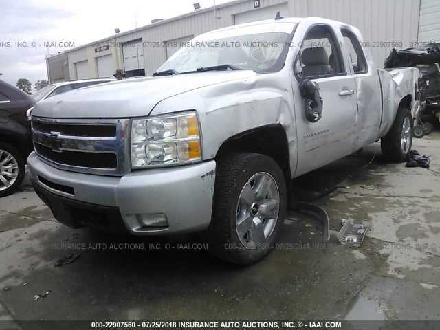 1GCRKTE3XBZ192502 - 2011 CHEVROLET SILVERADO K1500 LTZ SILVER photo 2