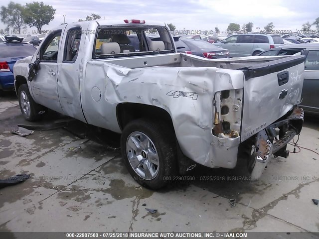 1GCRKTE3XBZ192502 - 2011 CHEVROLET SILVERADO K1500 LTZ SILVER photo 3