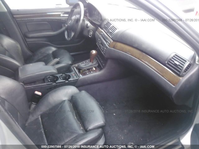 WBAEW53413PG21548 - 2003 BMW 330 XI SILVER photo 5