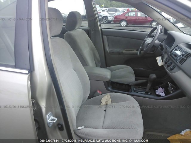 4T1BE32K13U677593 - 2003 TOYOTA CAMRY LE/XLE/SE 棕色 照片 5