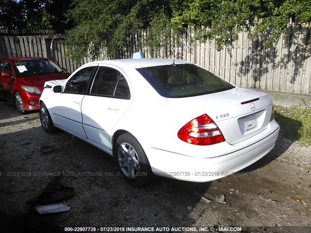 WDBUF65J43A104220 - 2003 MERCEDES-BENZ E 320 WHITE photo 3