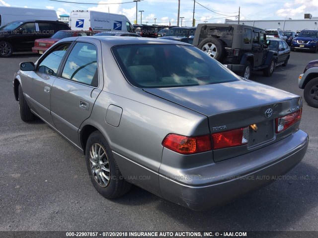 4T1BG22K6YU620642 - 2000 TOYOTA CAMRY CE/LE/XLE SILVER photo 3