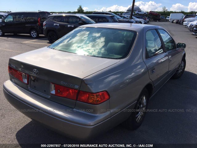 4T1BG22K6YU620642 - 2000 TOYOTA CAMRY CE/LE/XLE SILVER photo 4