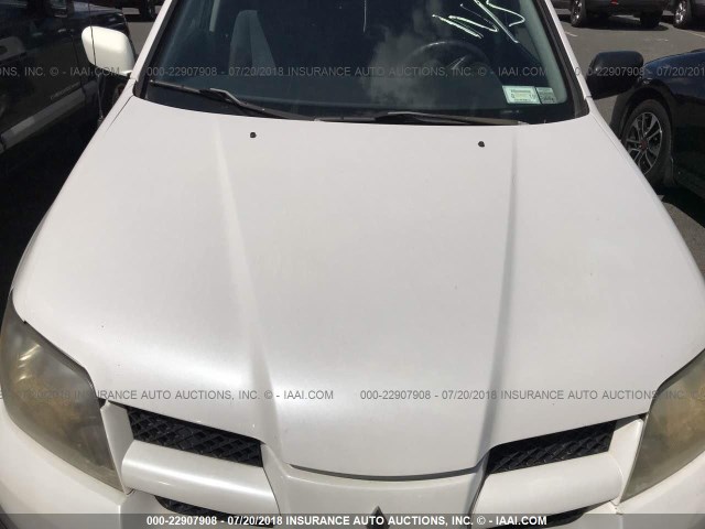 JA4LZ31F84U058499 - 2004 MITSUBISHI OUTLANDER LS WHITE photo 10