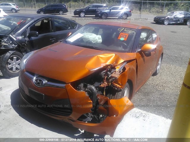 KMHTC6AD3CU029008 - 2012 HYUNDAI VELOSTER ORANGE photo 2