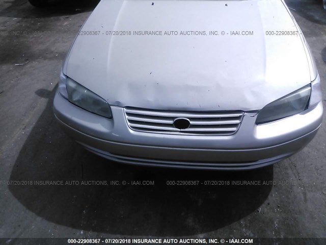 4T1BG22K2WU854029 - 1998 TOYOTA CAMRY CE/LE/XLE 棕色 照片 6