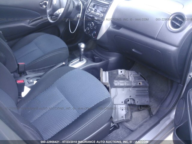 3N1CE2CPXFL428725 - 2015 NISSAN VERSA NOTE S/S PLUS/SV/SL/SR GRAY photo 5