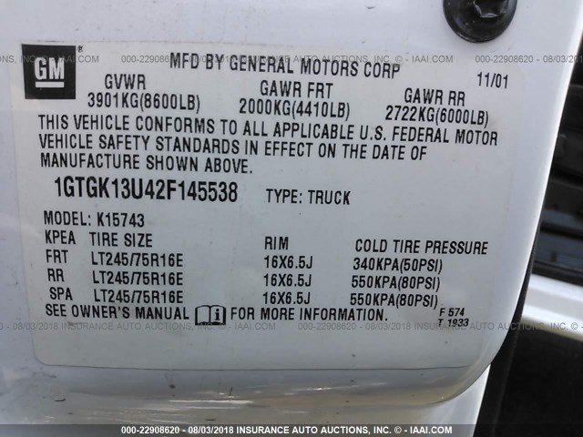 1GTGK13U42F145538 - 2002 GMC SIERRA K1500 HEAVY DUTY WHITE photo 9