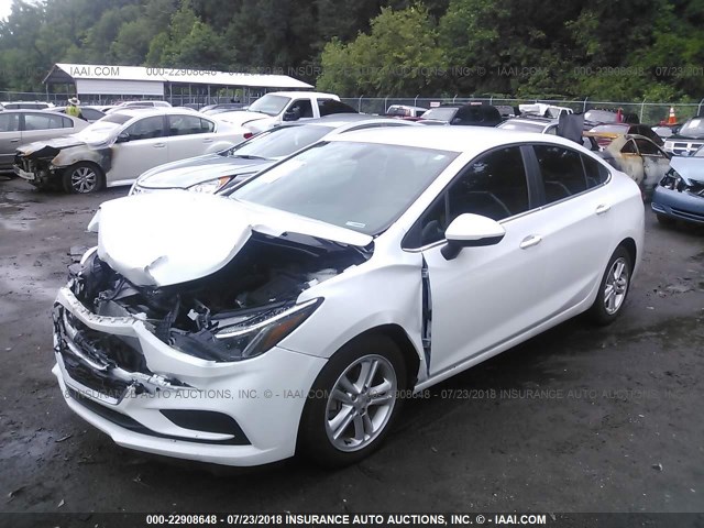 1G1BE5SM4H7119768 - 2017 CHEVROLET CRUZE LT WHITE photo 2