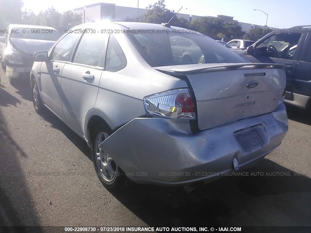 1FAHP35N88W125105 - 2008 FORD FOCUS SE/SEL/SES GRAY photo 3