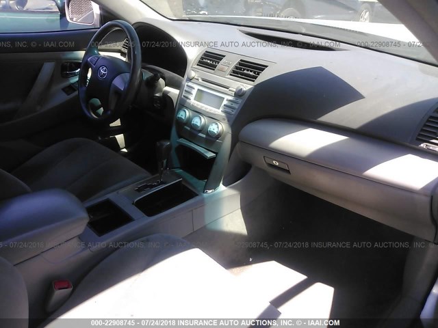 4T4BE46KX9R061566 - 2009 TOYOTA CAMRY SE/LE/XLE 银色 照片 5